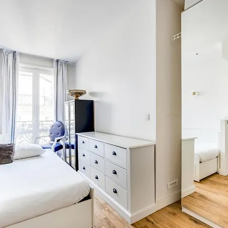 Bright Spacious 4p Eiffel Tower Auteuil
